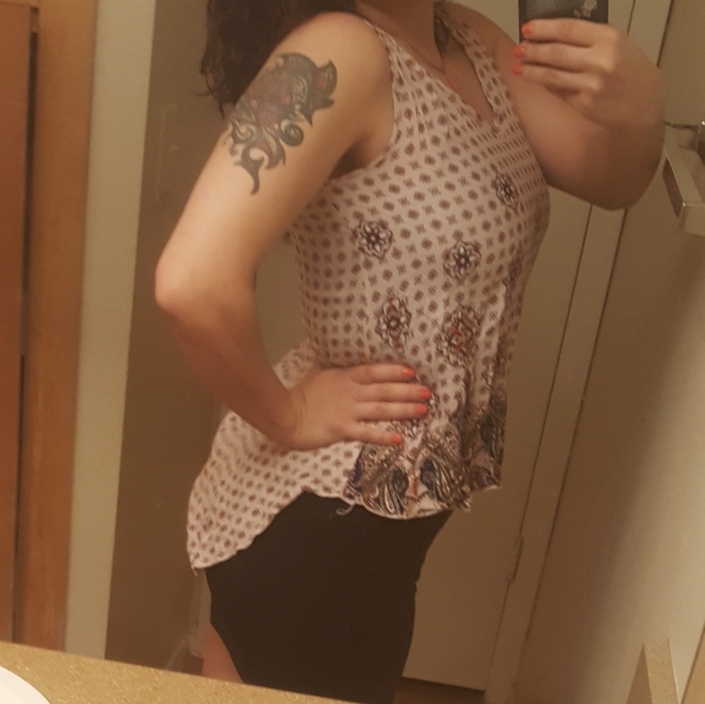 Patterned Top - Picture 4 of 4